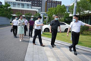 烈日炎炎，領(lǐng)導(dǎo)送信心|閔行區(qū)委委員、區(qū)人民檢察院黨組書(shū)記、檢察長(zhǎng)胡春健帶隊(duì)赴寶開(kāi)智能開(kāi)展大走訪、大排查