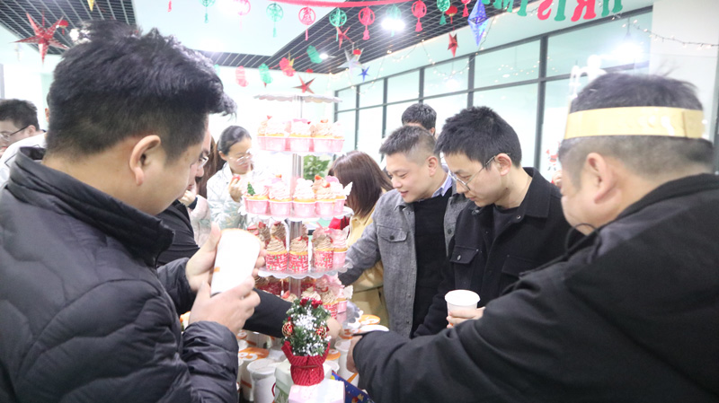 繽紛平安夜，歡樂圣誕節(jié) | 寶開舉辦第四季度員工集體生日會