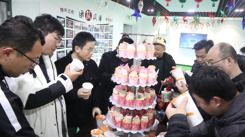 繽紛平安夜，歡樂圣誕節(jié) | 寶開舉辦第四季度員工集體生日會