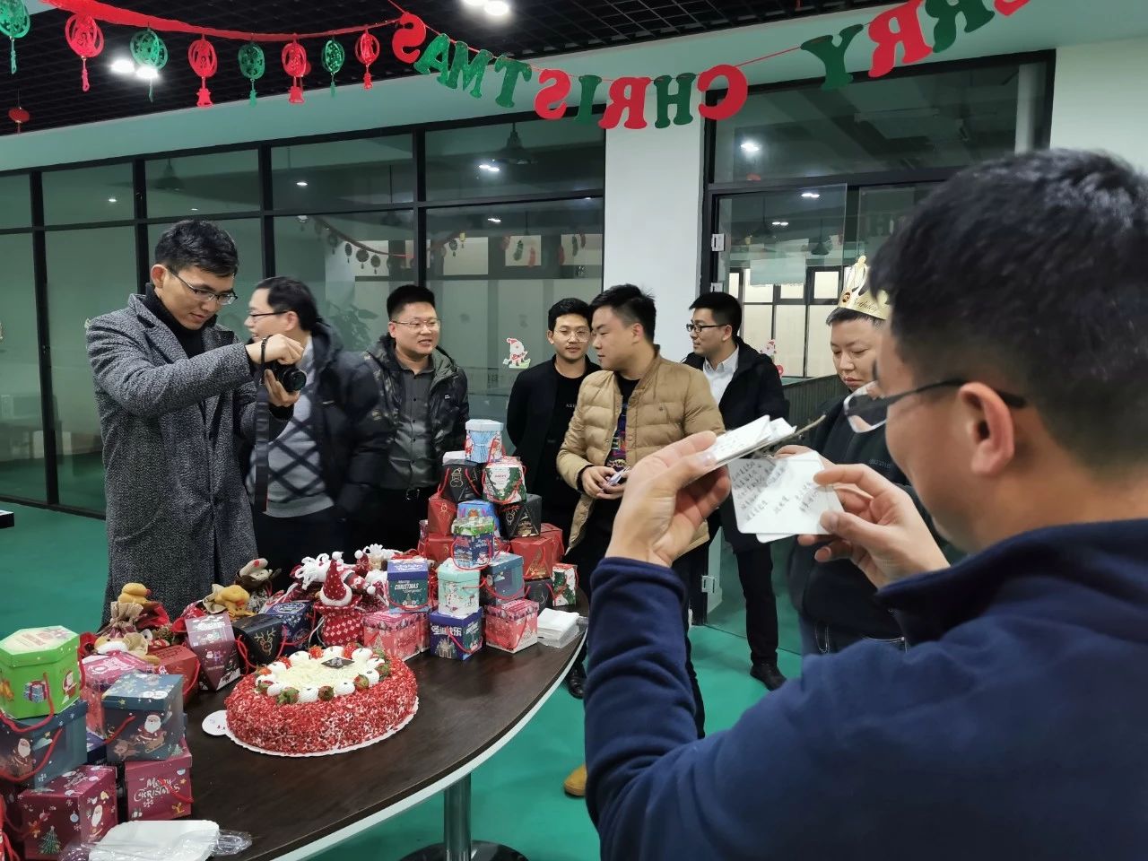 圣誕主題生日趴 | 濃情暖意平安夜，誕愿有你共前行
