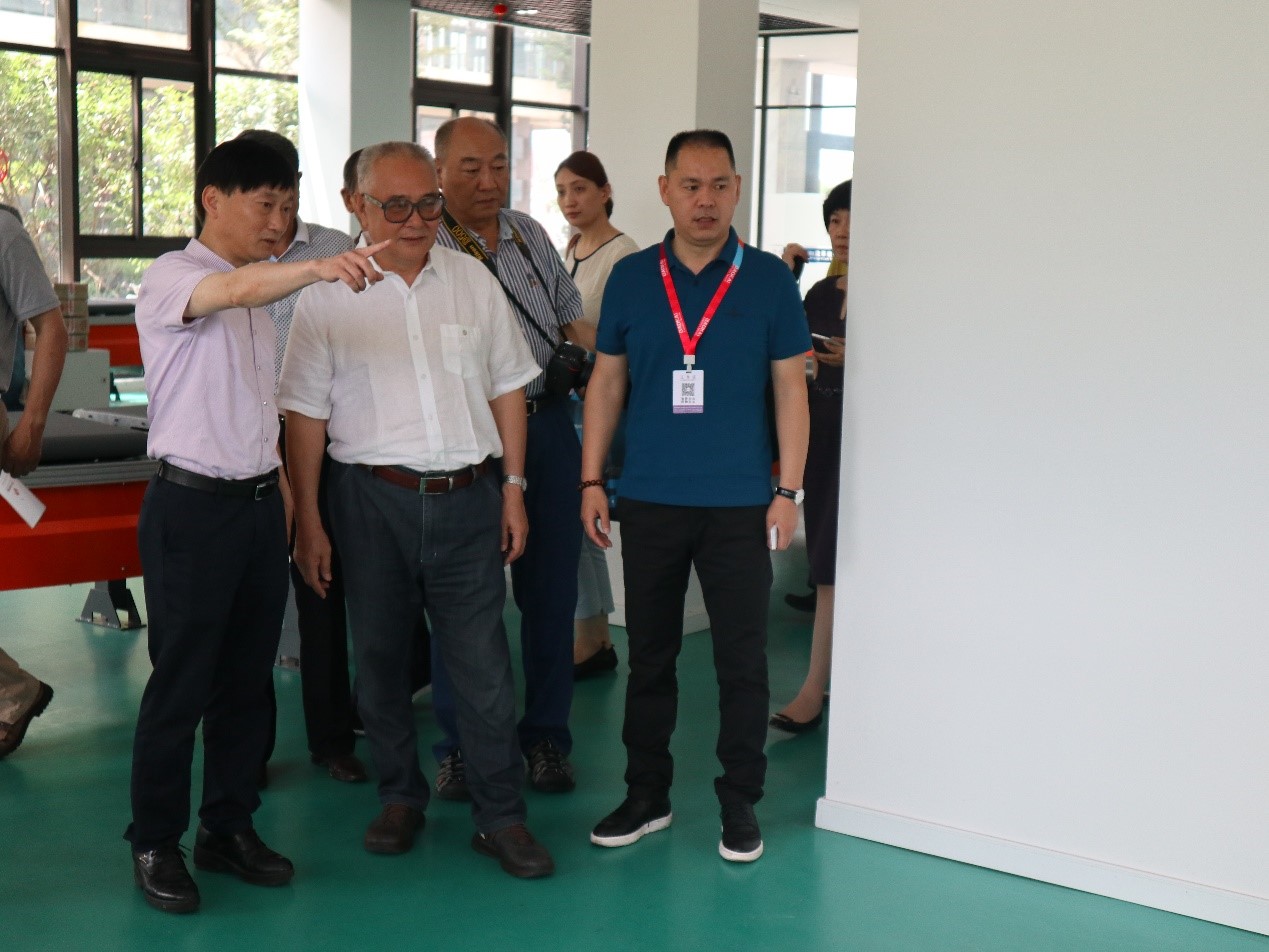新聞 | 無錫市原政協(xié)領導、吳涇鎮(zhèn)黨委領導一行蒞臨寶開參觀考察