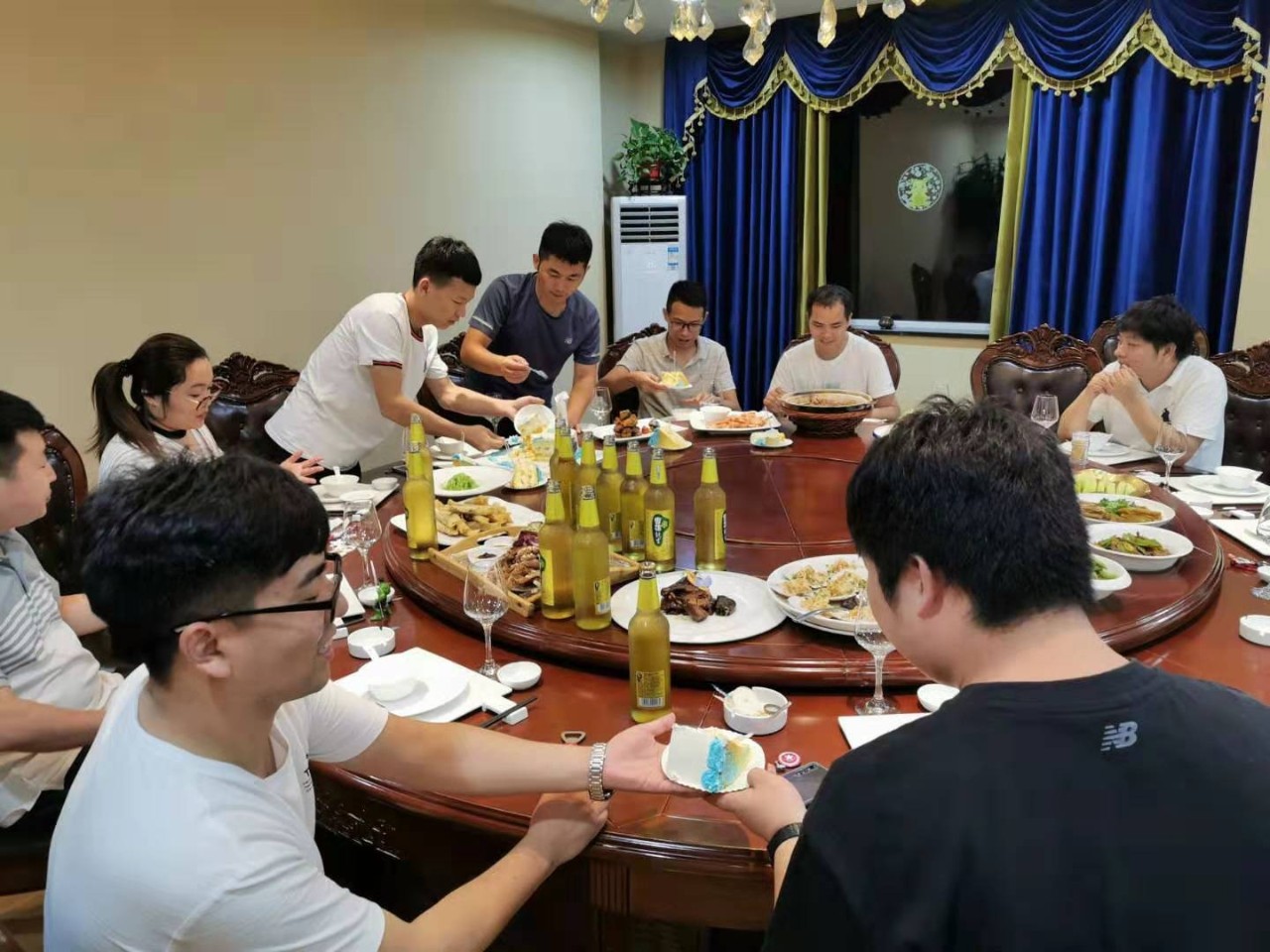 夏送清涼，集體慶生，慰問一線 | 致我們的一線伙伴：辛苦了！